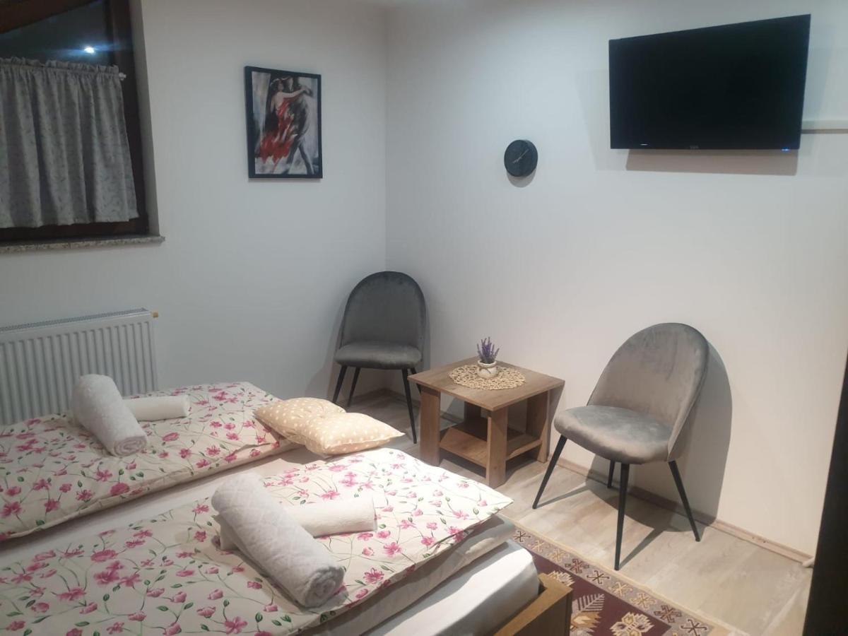 Apartament Apartman Filip Udbina Zewnętrze zdjęcie